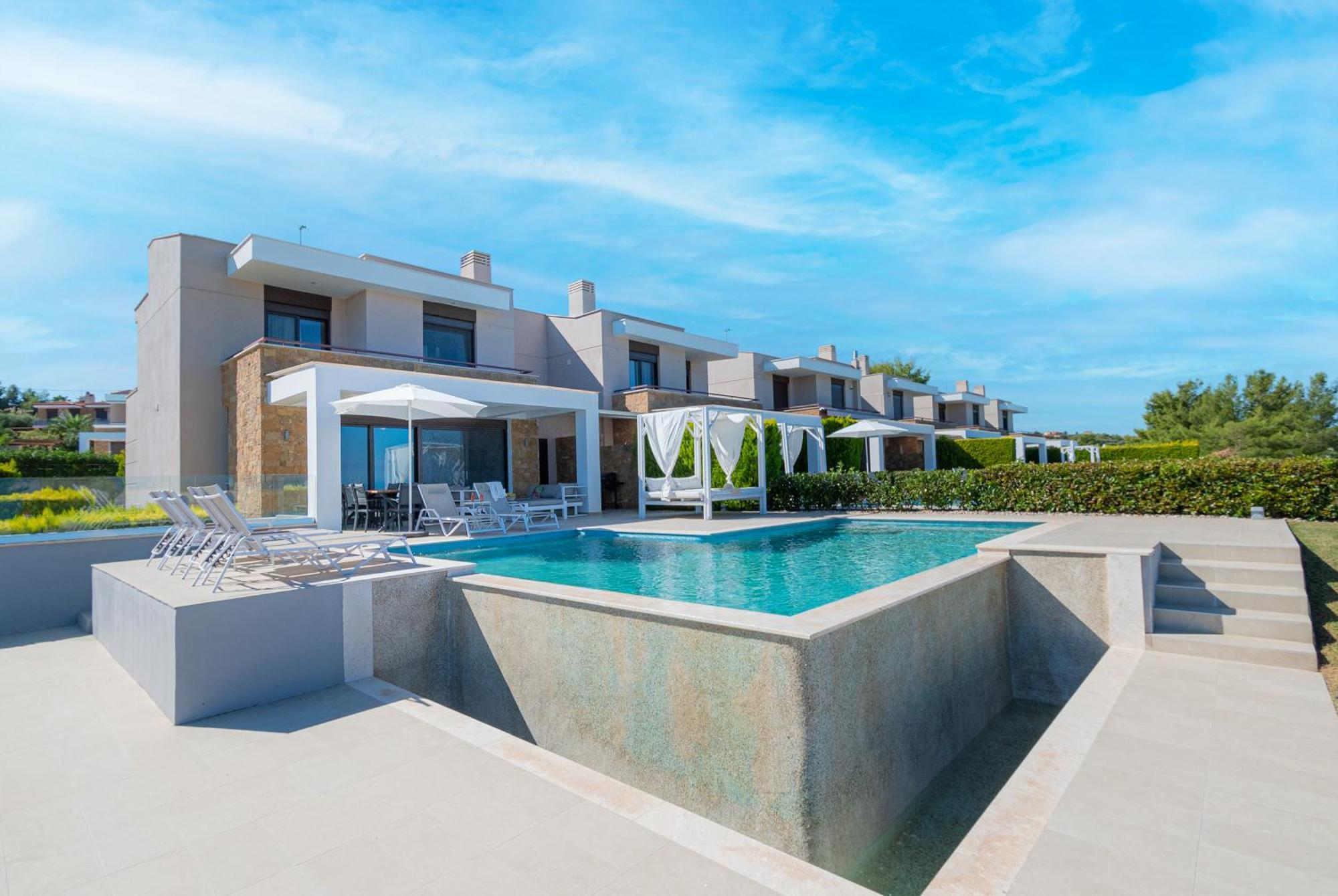 Bellevue With Private Pool Ханиоти