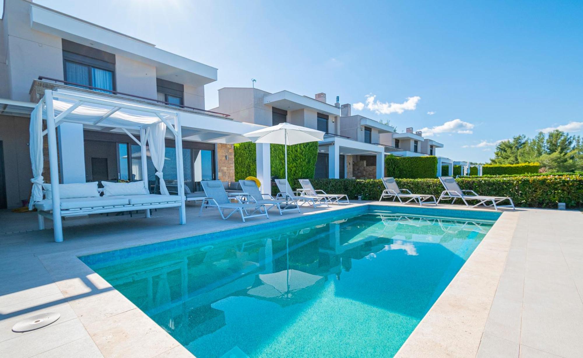 Вилла Bellevue With Private Pool *