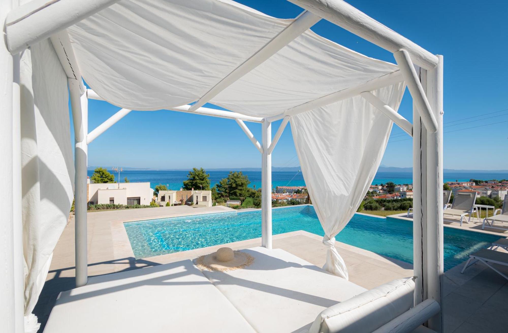 Bellevue With Private Pool