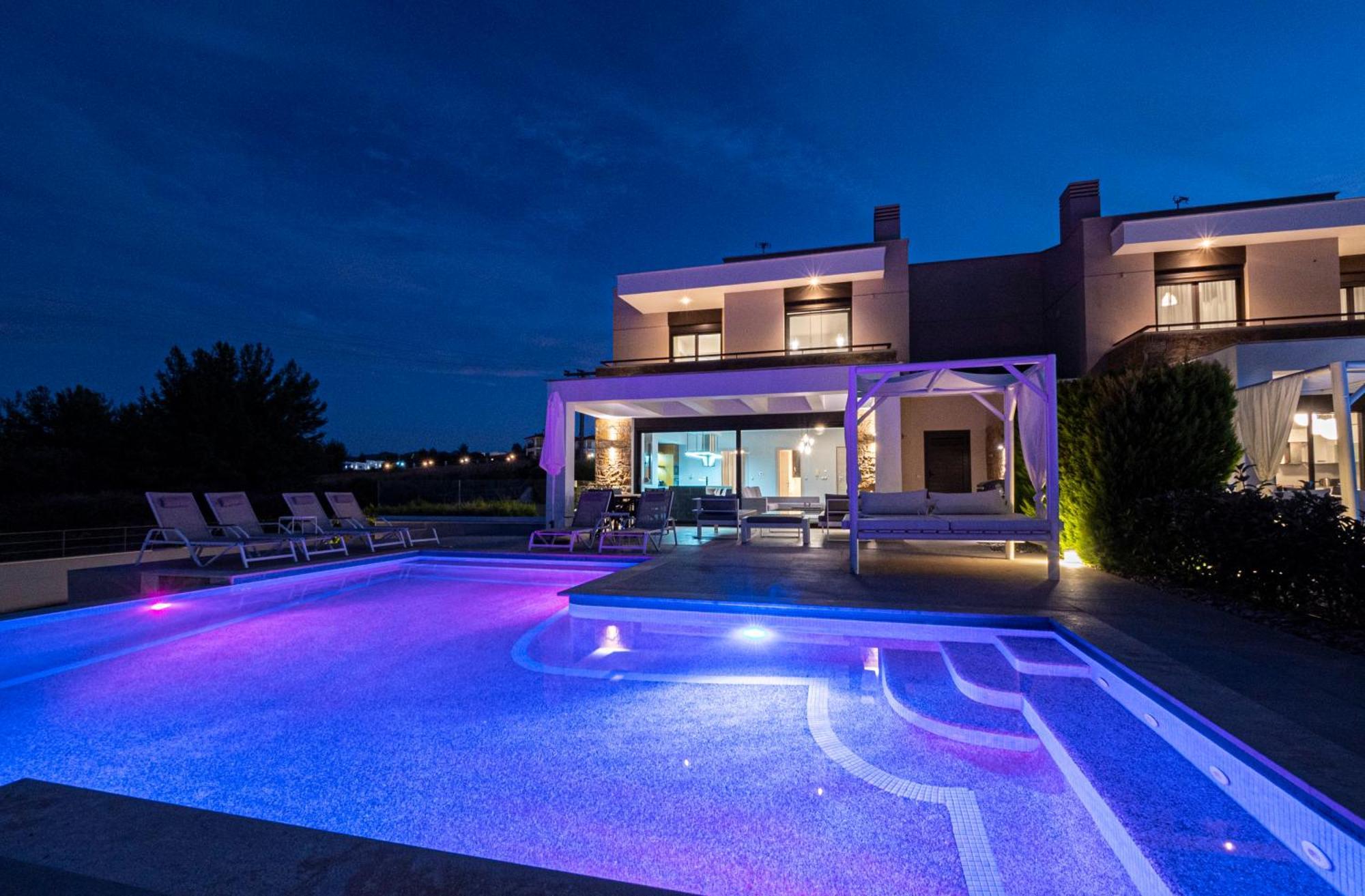 Bellevue With Private Pool Villa