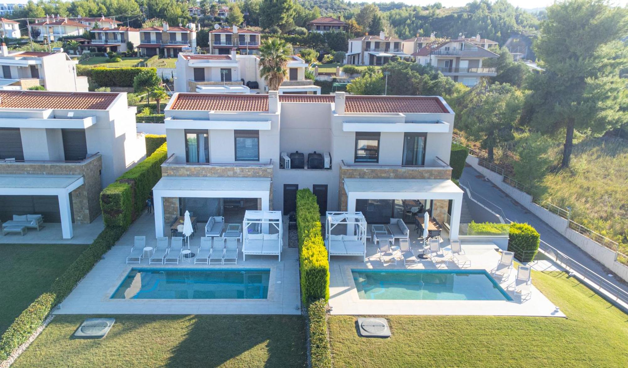 Bellevue With Private Pool